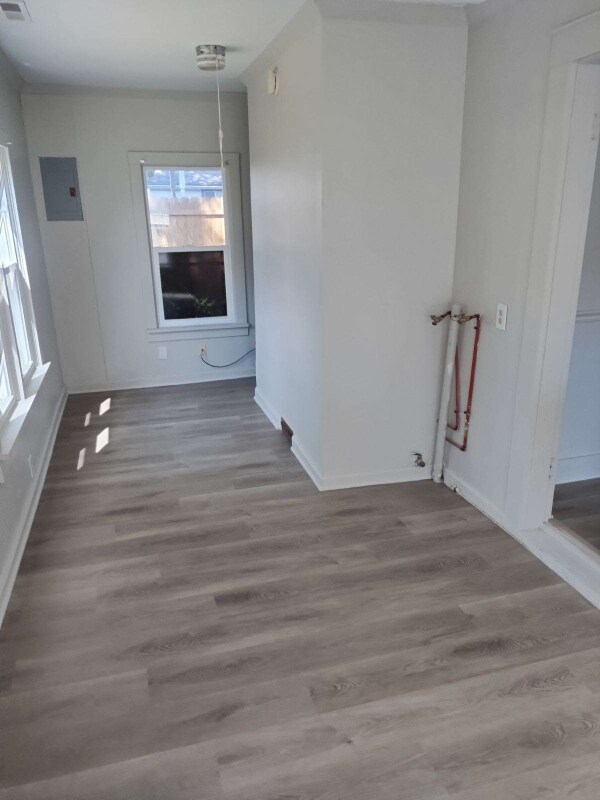 Building Photo - 422 S Oak St