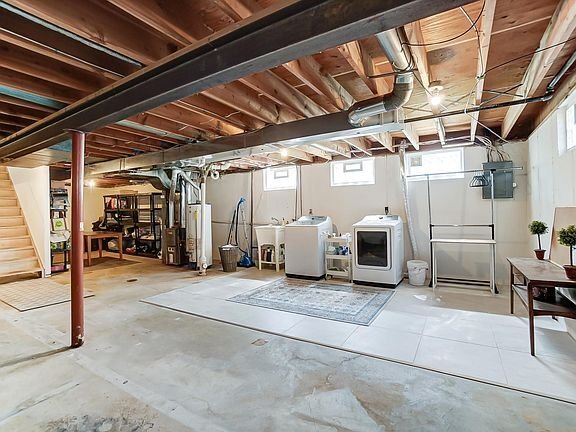 Building Photo - 1599 Yellowglen Dr