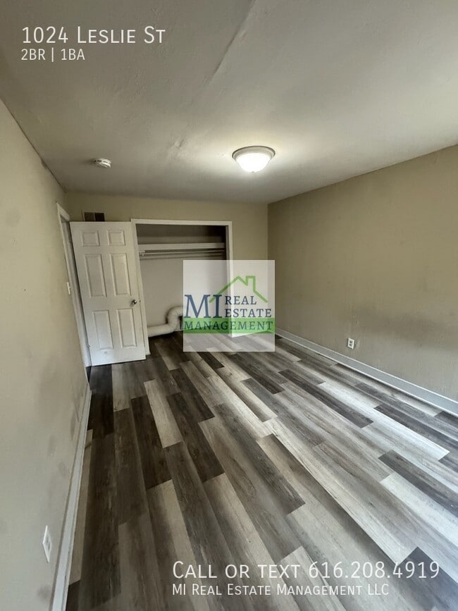 Building Photo - 1024 Leslie St