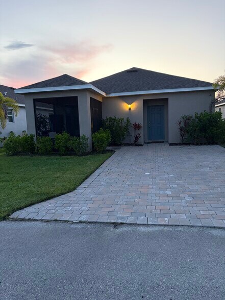 Back door with driveway - 814 Friendship Cir