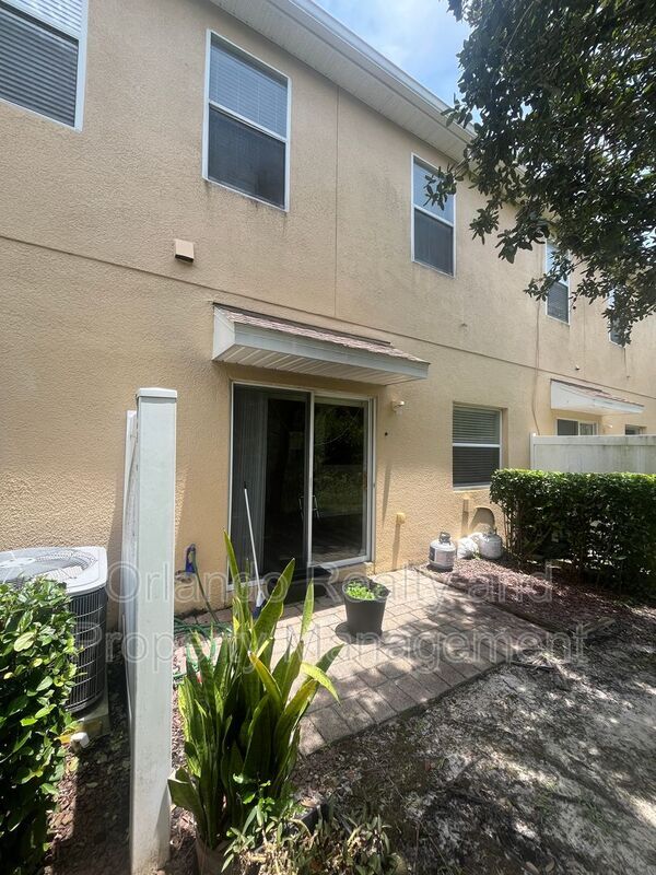 Building Photo - 16621 Cedar Crest Dr