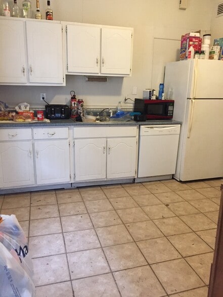 Kitchen - 260 Kentucky Ave