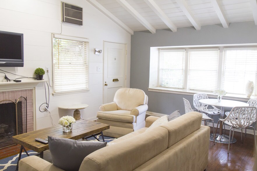 Building Photo - 11362 Homedale St