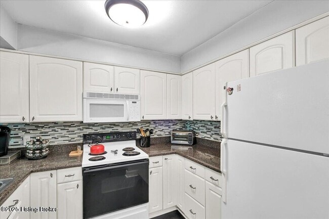 Building Photo - 44 Lake Ave