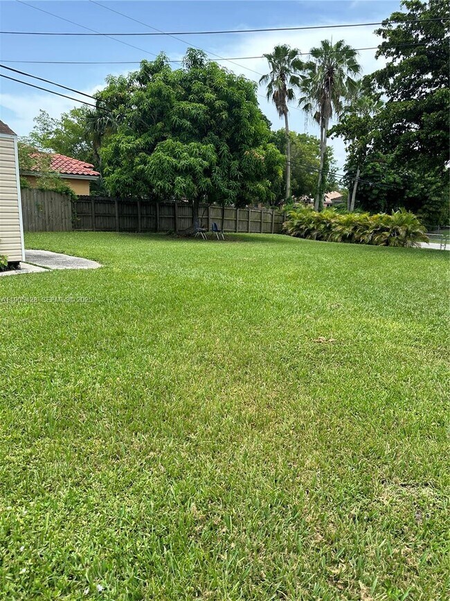 Building Photo - 9450 SW 181st Terrace