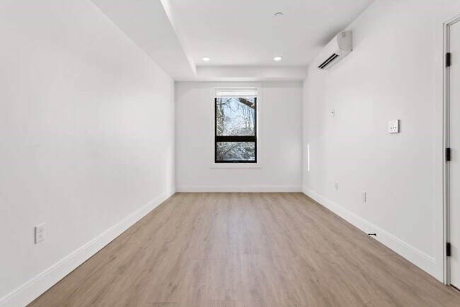 Building Photo - 1137 Washington St