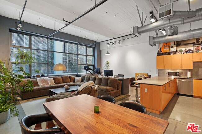 Building Photo - 1130 Flower St