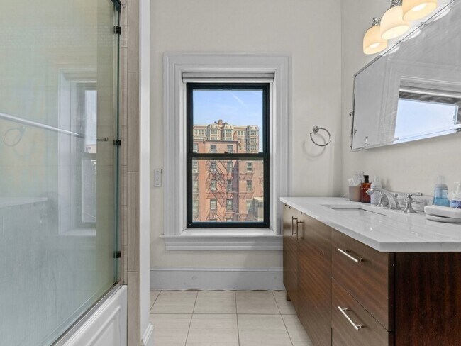 Building Photo - 435 Marlborough St