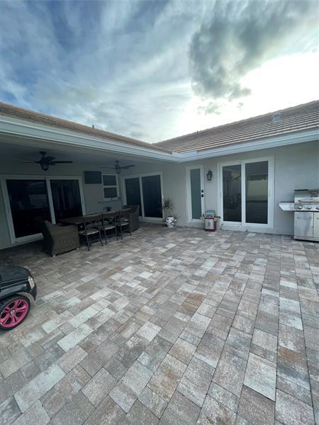 Building Photo - 7485 Royal Palm Blvd