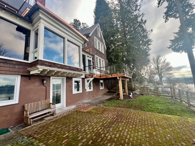 Building Photo - Private Waterfront Apartment