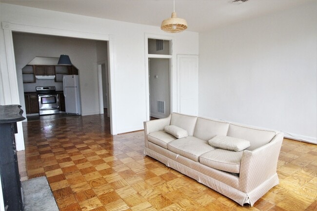 Building Photo - 1513 Bolton St