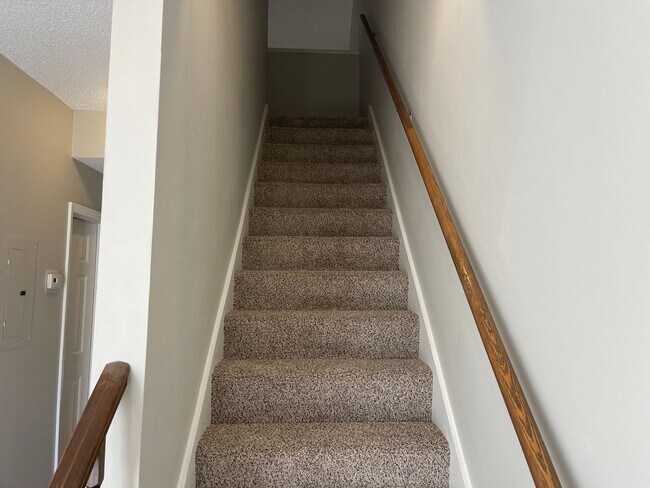 Building Photo - Centrally located to BNA, Percy Priest Lak...