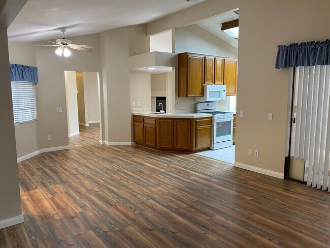 Building Photo - West Lancaster 3 bedroom and office