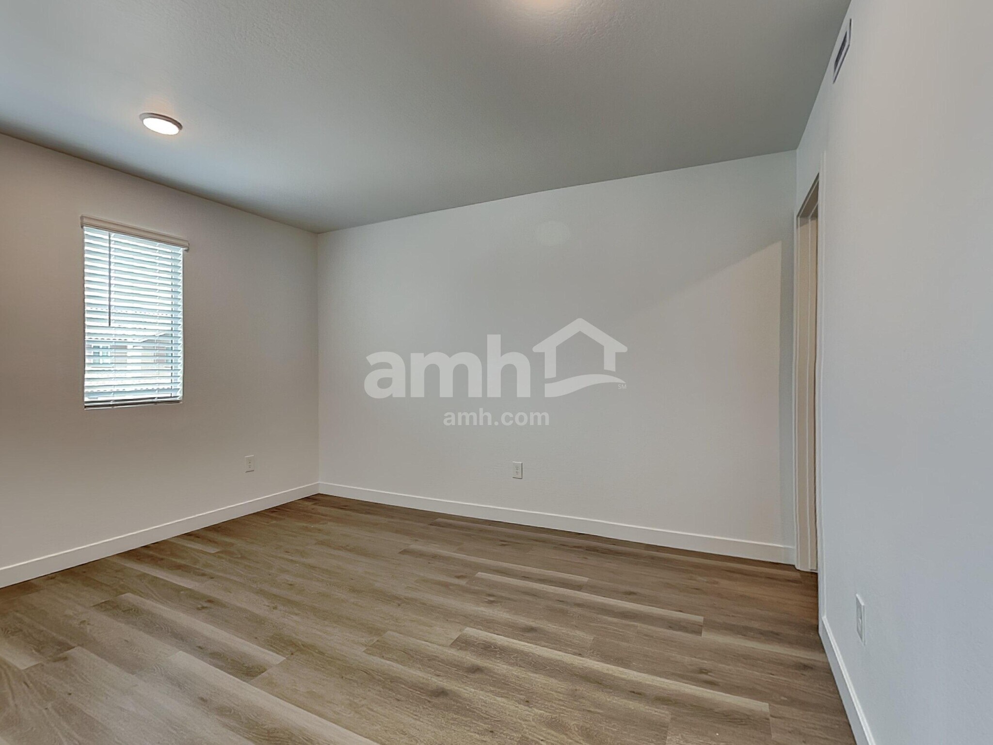 Building Photo - 9829 W Parkway Dr