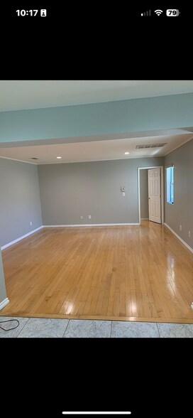 Building Photo - 7104 Yarmouth Ave