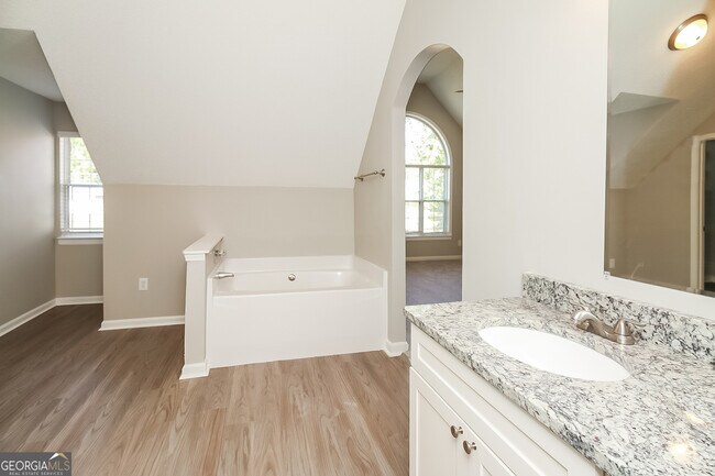 Building Photo - 2190 Surrey Trail