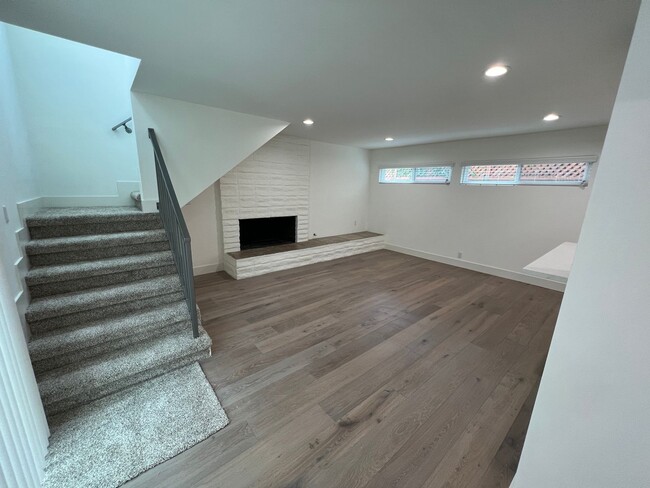 Building Photo - Pierpont Beach House for Lease!