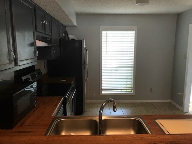 Building Photo - 3877 Glencoe Dr