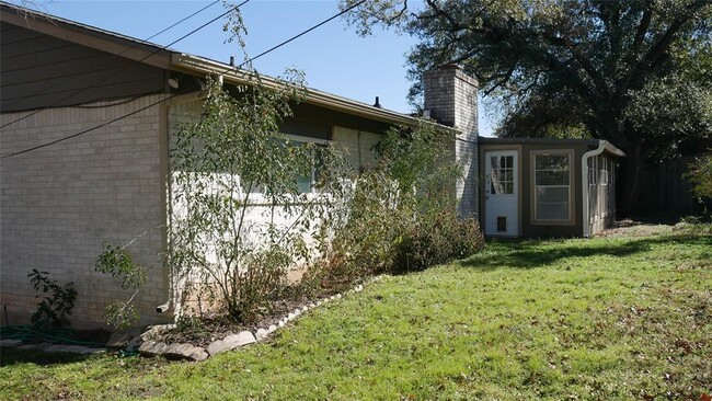 Building Photo - 8606 Azalea Trail