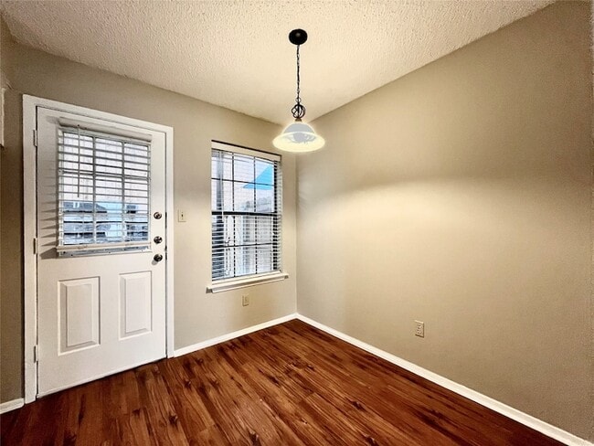 Building Photo - 1231 Dallas Dr
