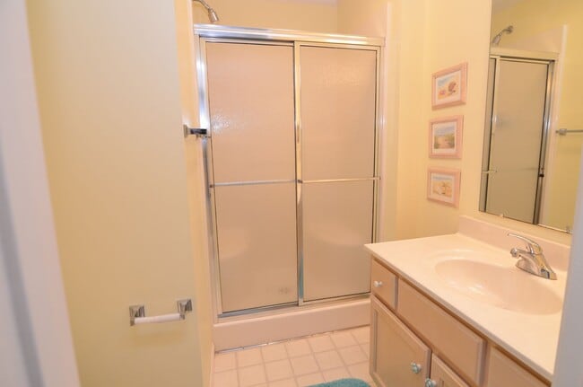 Building Photo - 3 BR, 2.5 BA Versailles Townhouse - Pet Fr...