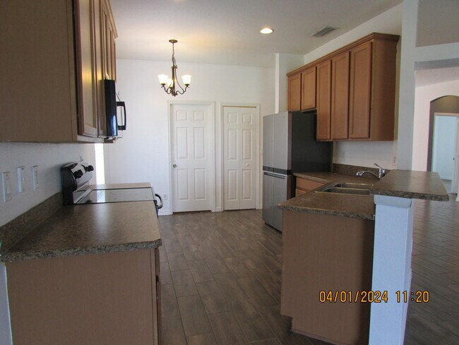 Building Photo - 2089 Maeve Cir