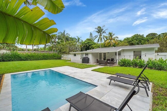 Building Photo - 400 NE 26th Dr