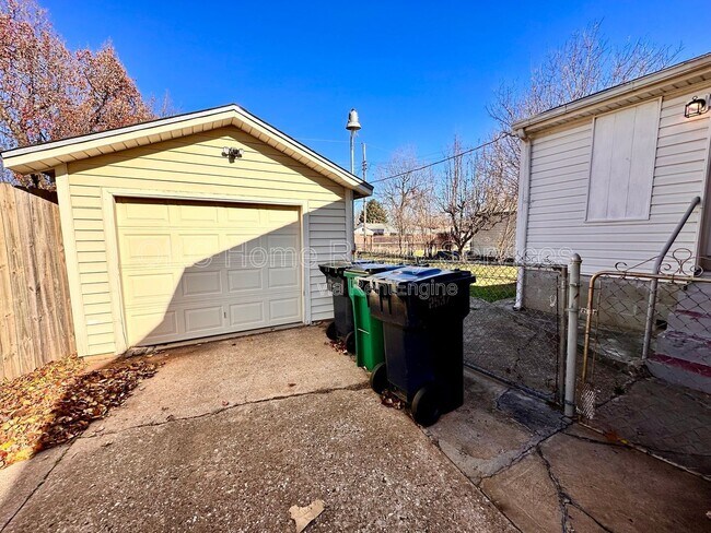 Building Photo - 2537 NW 35th St