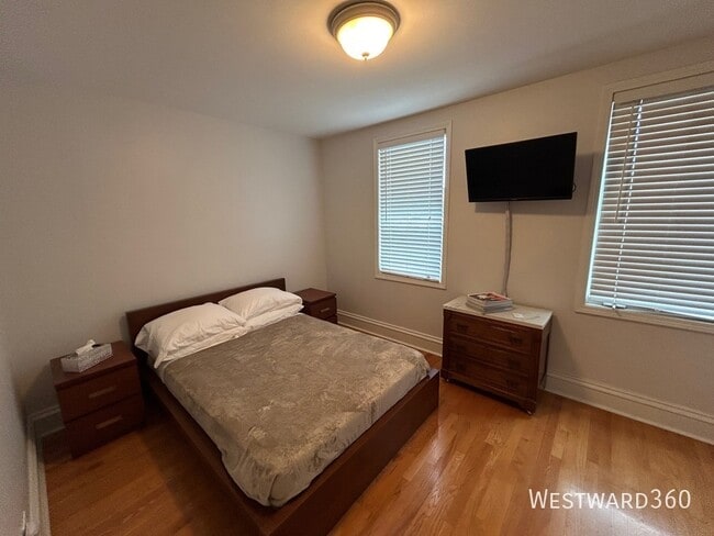 Building Photo - 1801 W Winnemac Ave