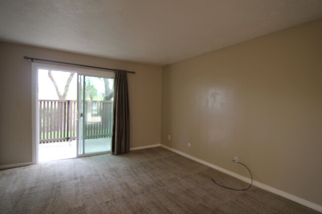 Building Photo - Pet Friendly Condominium Close To Intersta...