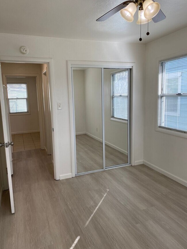 Building Photo - Rent Reduction!! 1bed/1bath Duplex within walking distance of Downtown Fairfield