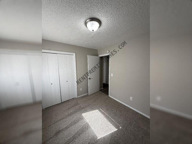 Building Photo - 1720 SE 7th St