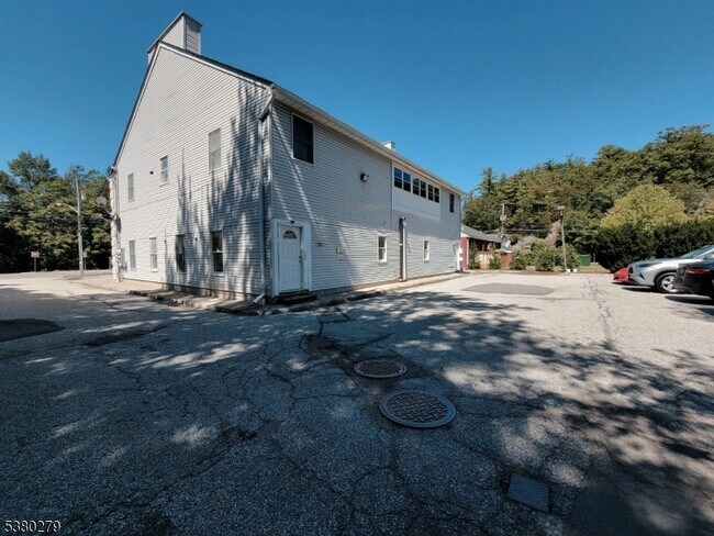 Building Photo - 272 US-206