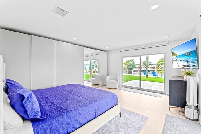 Building Photo - 1725 NE 23rd Ave