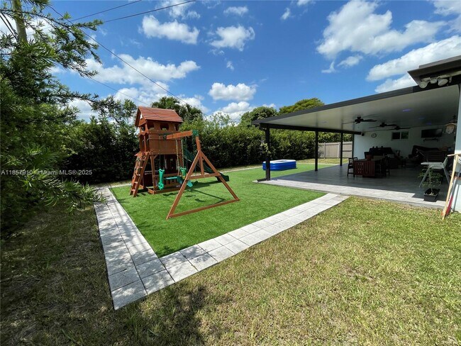 Building Photo - 4161 SW 102nd Ave