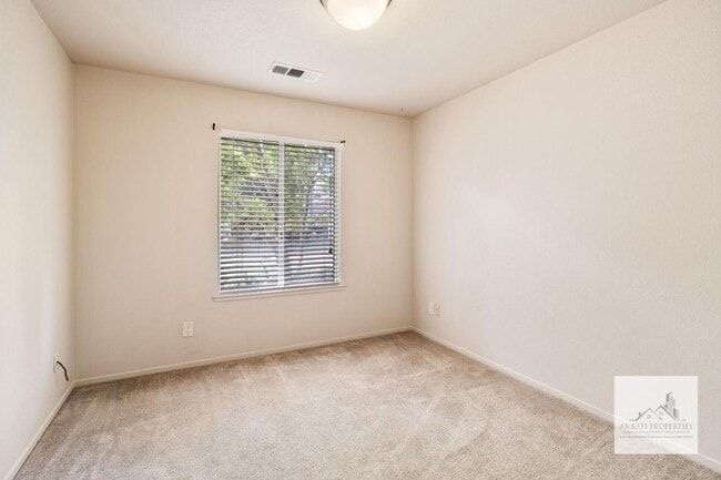 Building Photo - 3426 W Dovewood Ave