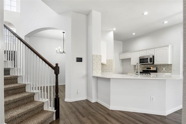 Building Photo - 2000 Webb Dr