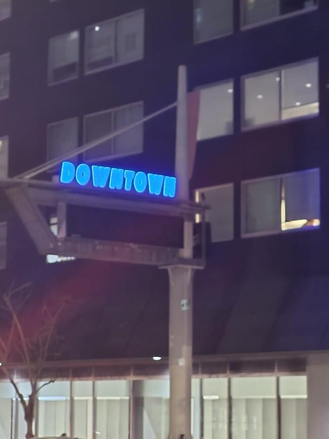 Building Photo - 600 W 9th St