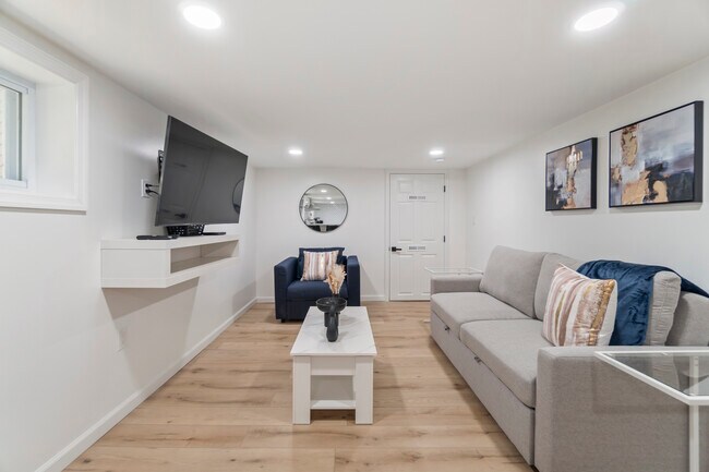 Building Photo - 65 Avenue A