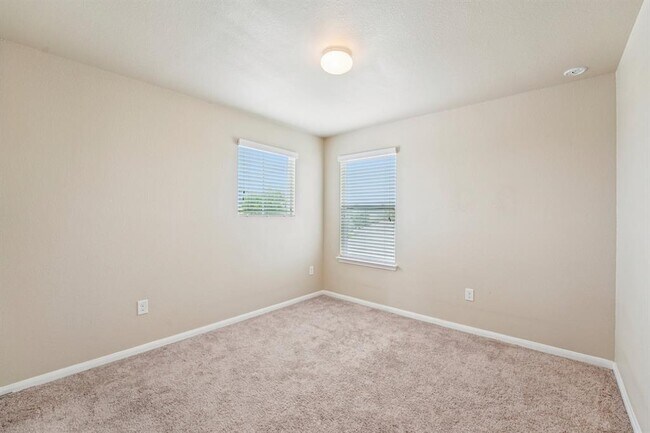 Building Photo - 223 Camellia Dr