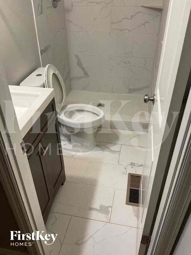 Building Photo - 901 Rich Rd