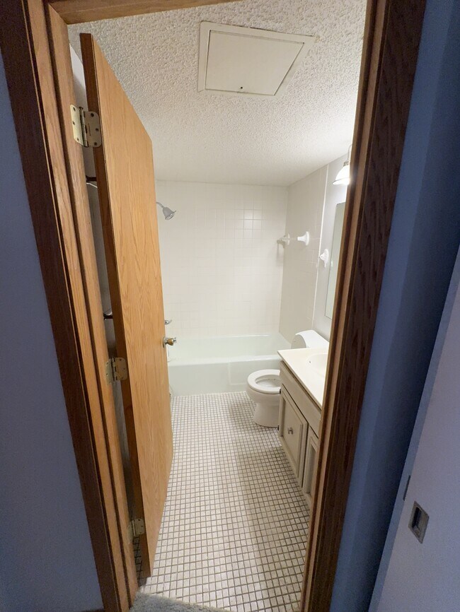 Building Photo - 4578 Cedar Lake Rd S