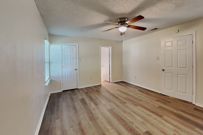 Building Photo - 3405 Republic Dr