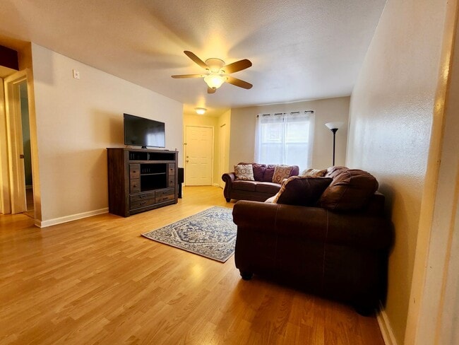Building Photo - Fully upgraded 2/2 condo in the heart of K...
