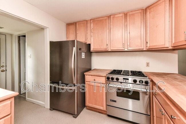 Building Photo - 419 S Barton St