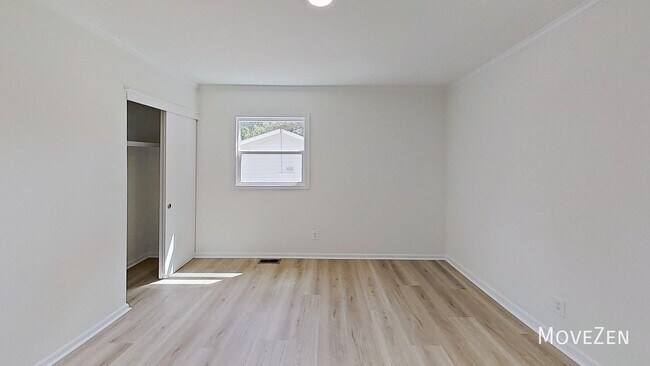 Building Photo - 206 Plaza Dr