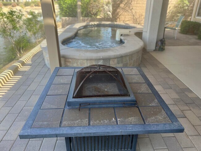 Building Photo - 59 Shoreline Dr