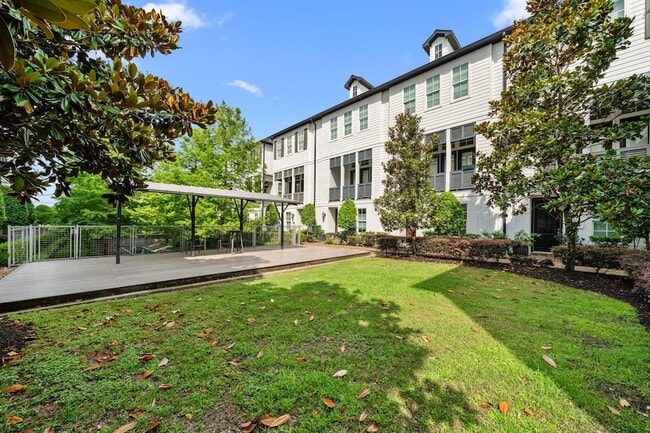 Building Photo - 816 Ennis St