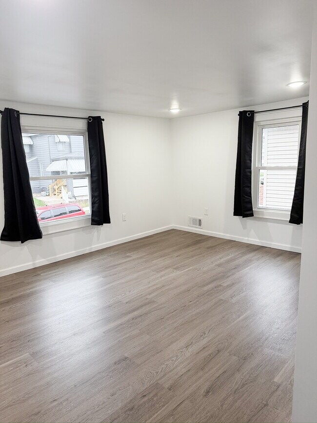 Building Photo - 613 Oakland Ave