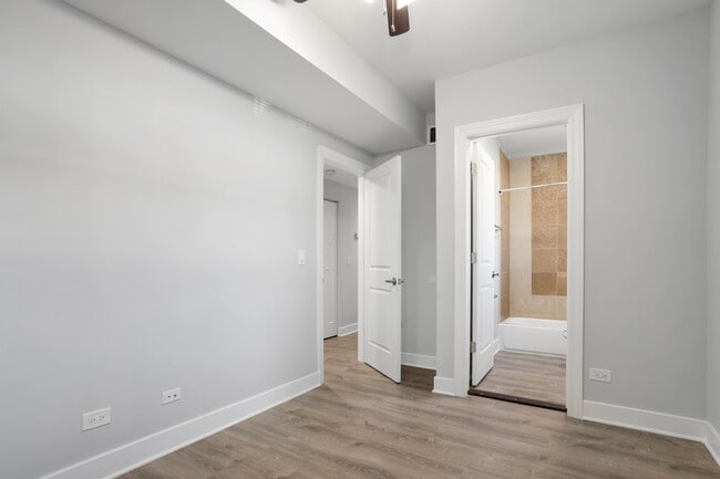 Building Photo - 7367 N Ashland Blvd